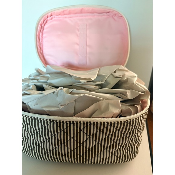 Wild Fable Brown Striped Quilted Makeup Travel Bag - NWT - Picture 5 of 6